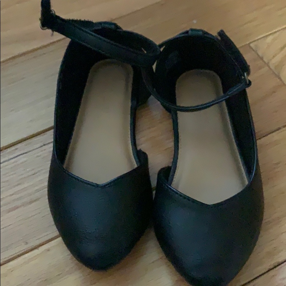 Old Navy Black pointy ankle strap shoes 9 toddler